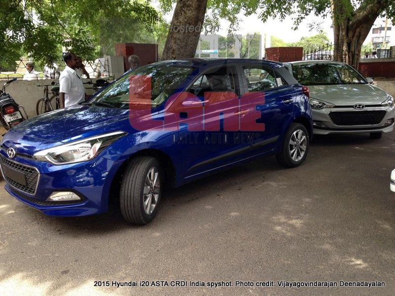 New Hyundai i20 Asta in new electric blue colour  spotted! Launch on 11 August